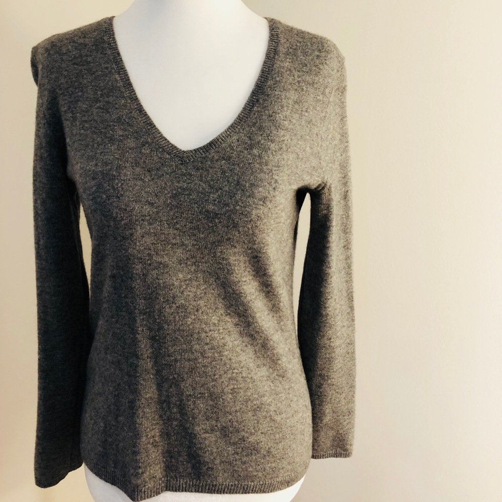 V-neck Charter Club Cashmere Sweater Grey